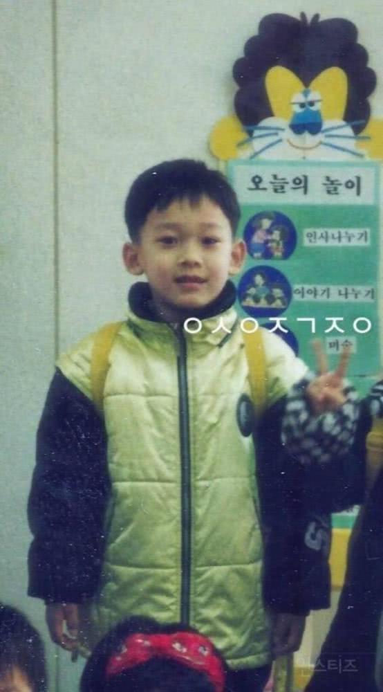 朴灿烈童年照片大全,温馨回忆中的可爱瞬间